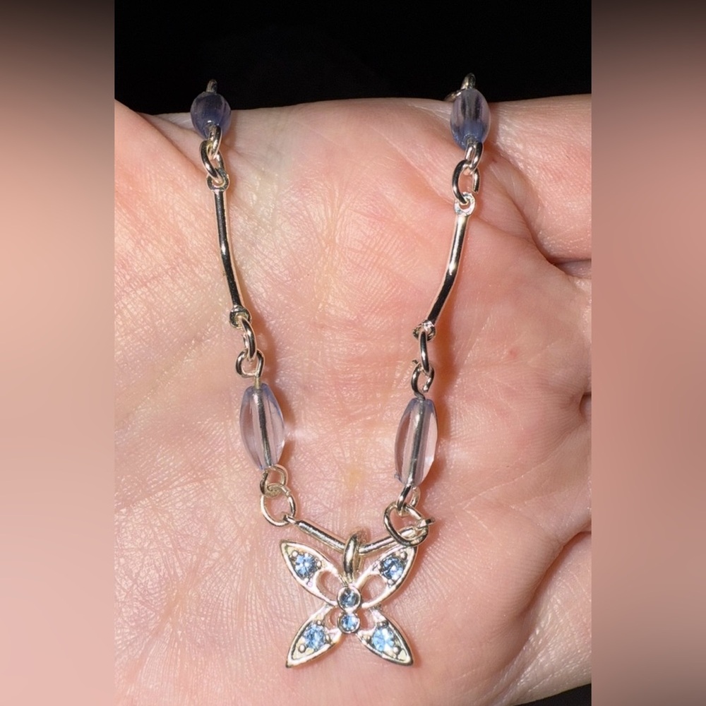 $2🦋Vintage Silver Butterfly Necklace🦋$2 WHEN BUNDLED WITH 3 OR MORE ITEMS - Picture 2 of 16